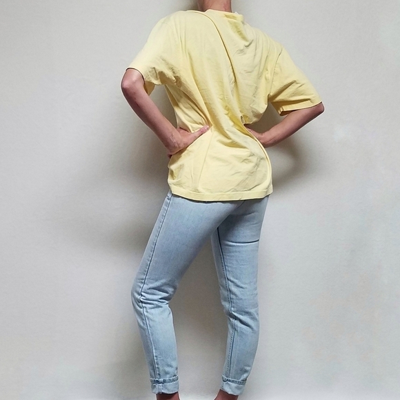 VINTAGE 90's/Y2K Tommy Hilfiger Butter Yellow Spell Out Short Sleeve Graphic Tee - Picture 3 of 12